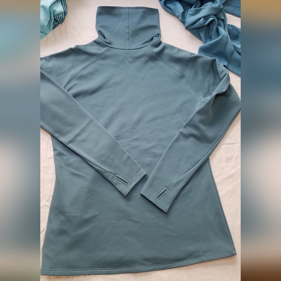 3 North Face REI and Columbia L tops - Picture 8 of 10